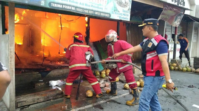 Kebakaran di Sipin, 6 Tempat Usaha dan 2 Rumah Ludes